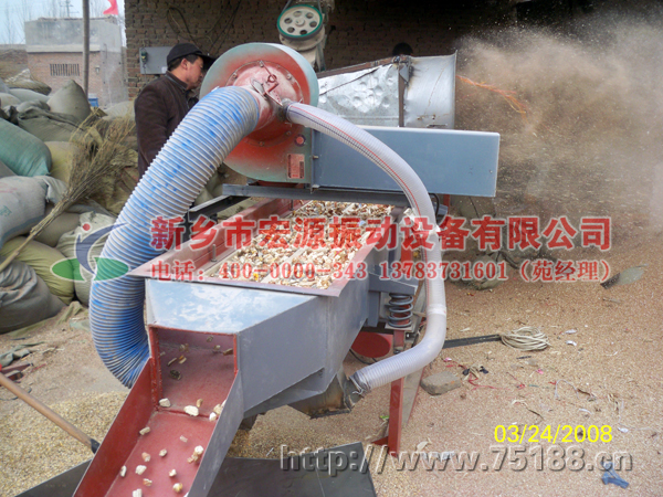 玉米下腳料篩分帶風(fēng)機(jī)的直線振動(dòng)篩