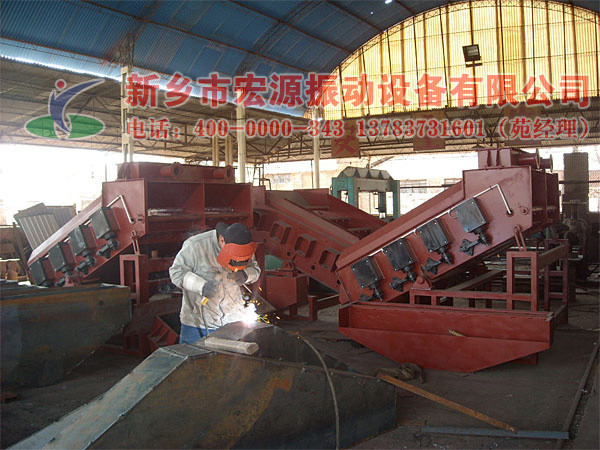 電磁高頻振動(dòng)篩生產(chǎn)現(xiàn)場(chǎng)