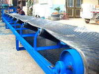 小型人字形花紋皮帶輸送機(jī)廠內(nèi)試